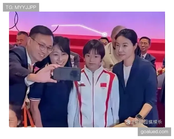伏明霞这日子低调得像个隐形富婆,十几岁那个跳水小姑娘跑哪儿去了 伏明霞这日子低调得像个隐形富婆,十几岁那个跳水小姑娘跑哪儿去了